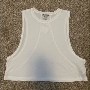 Women’s NWT medium Forever 21 sleeveless cropped tee